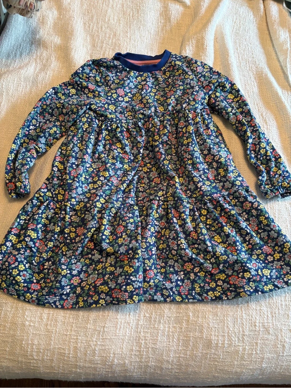 Mini Boden Girl’s Navy Floral Crewneck Dress size 4-5 pockets